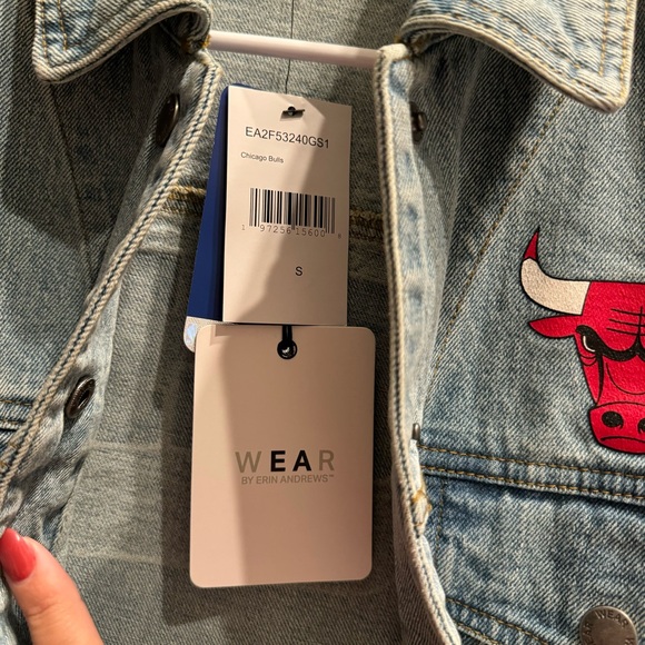 Chicago Bulls WEAR by Erin Andrews Women's Full-Snap Denim Jacket - Picture 6 of 9